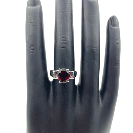 Sterling Silver & Red Stone Ring - Size 8