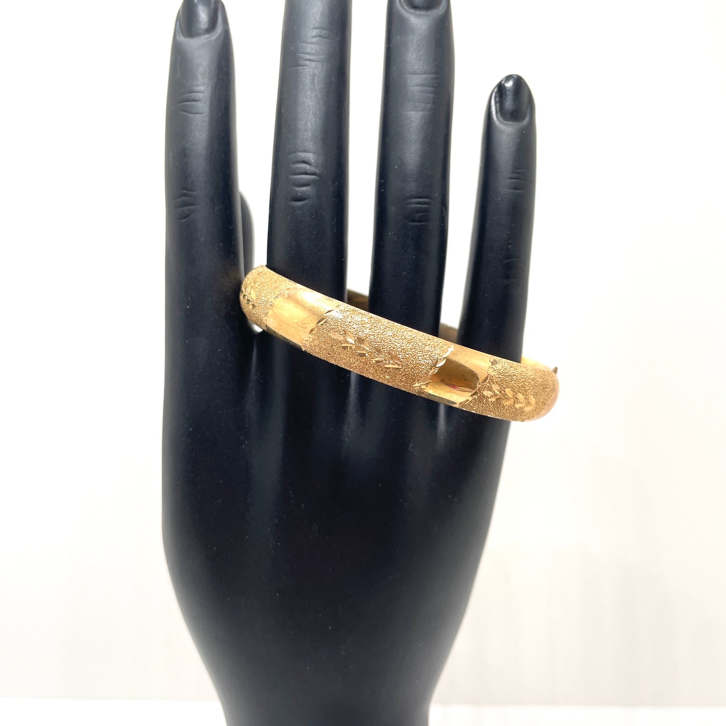 Vintage 14K Gold Bangle Bracelet with Detailing