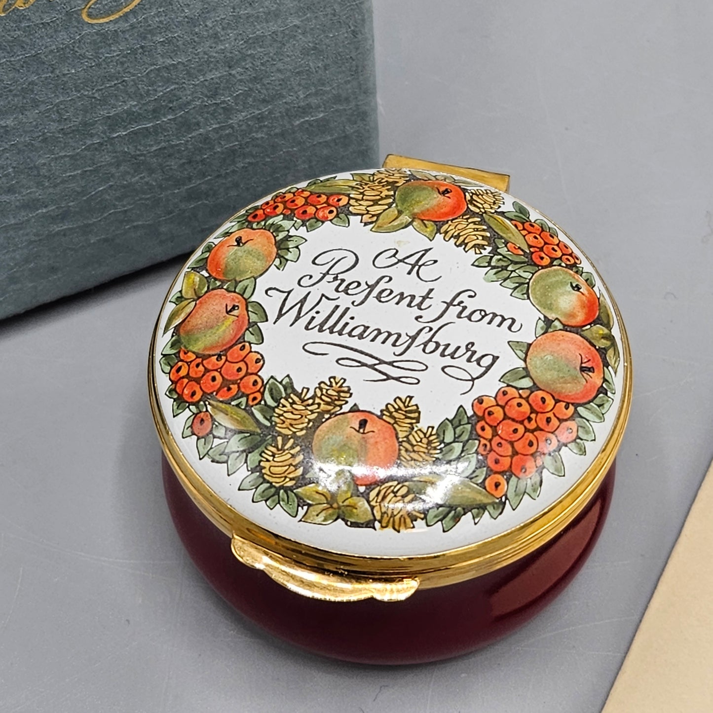 Halcyon Days England Enamel "A Present from Williamsburg" Box