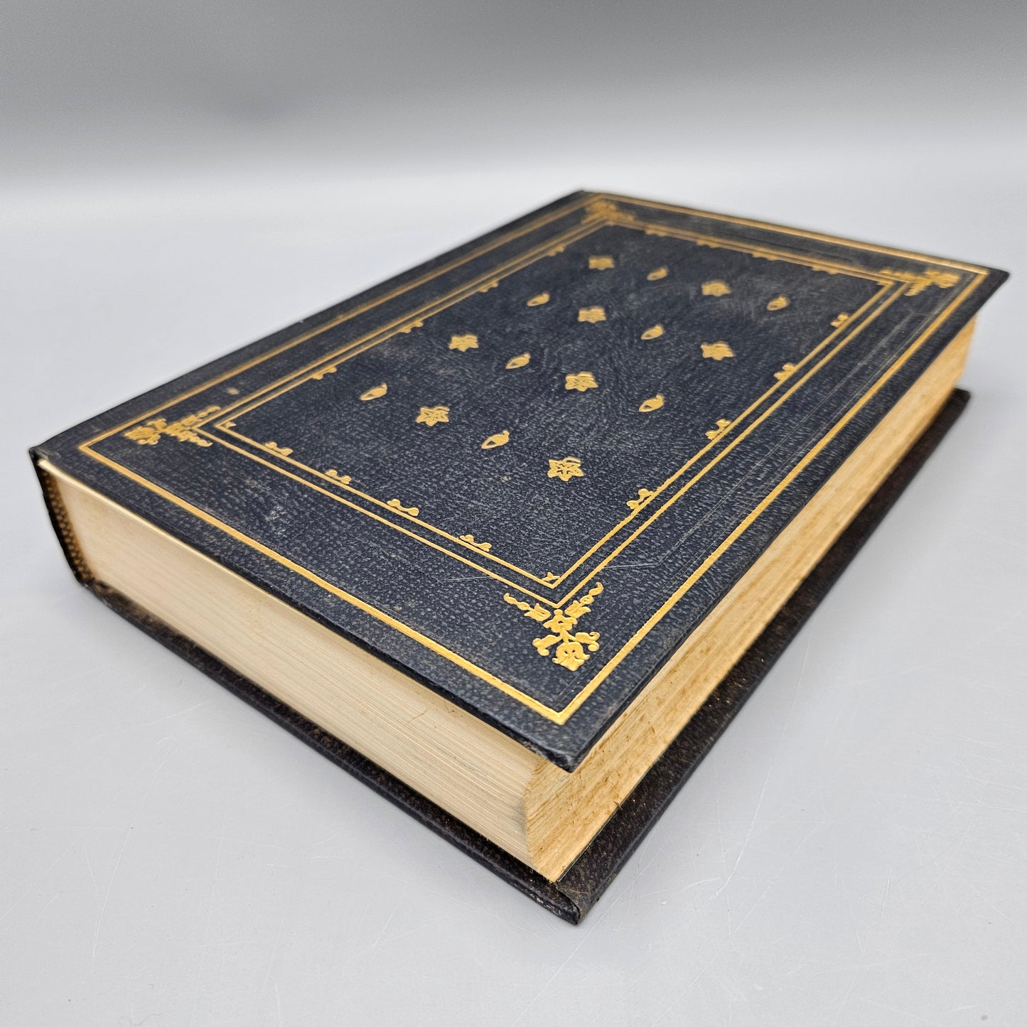 Henry James "The Spoils of Poynton" International Collectors Library