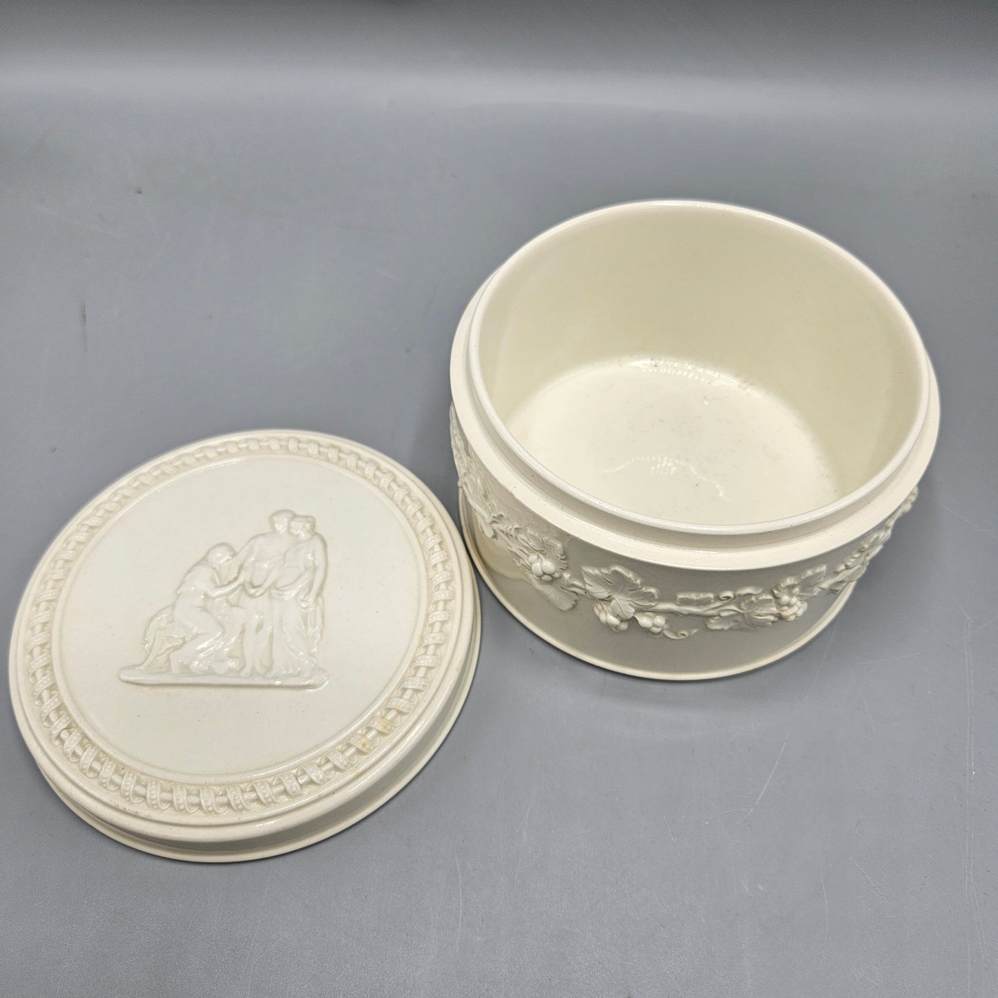 Wedgwood Queensware Round Trinket Box