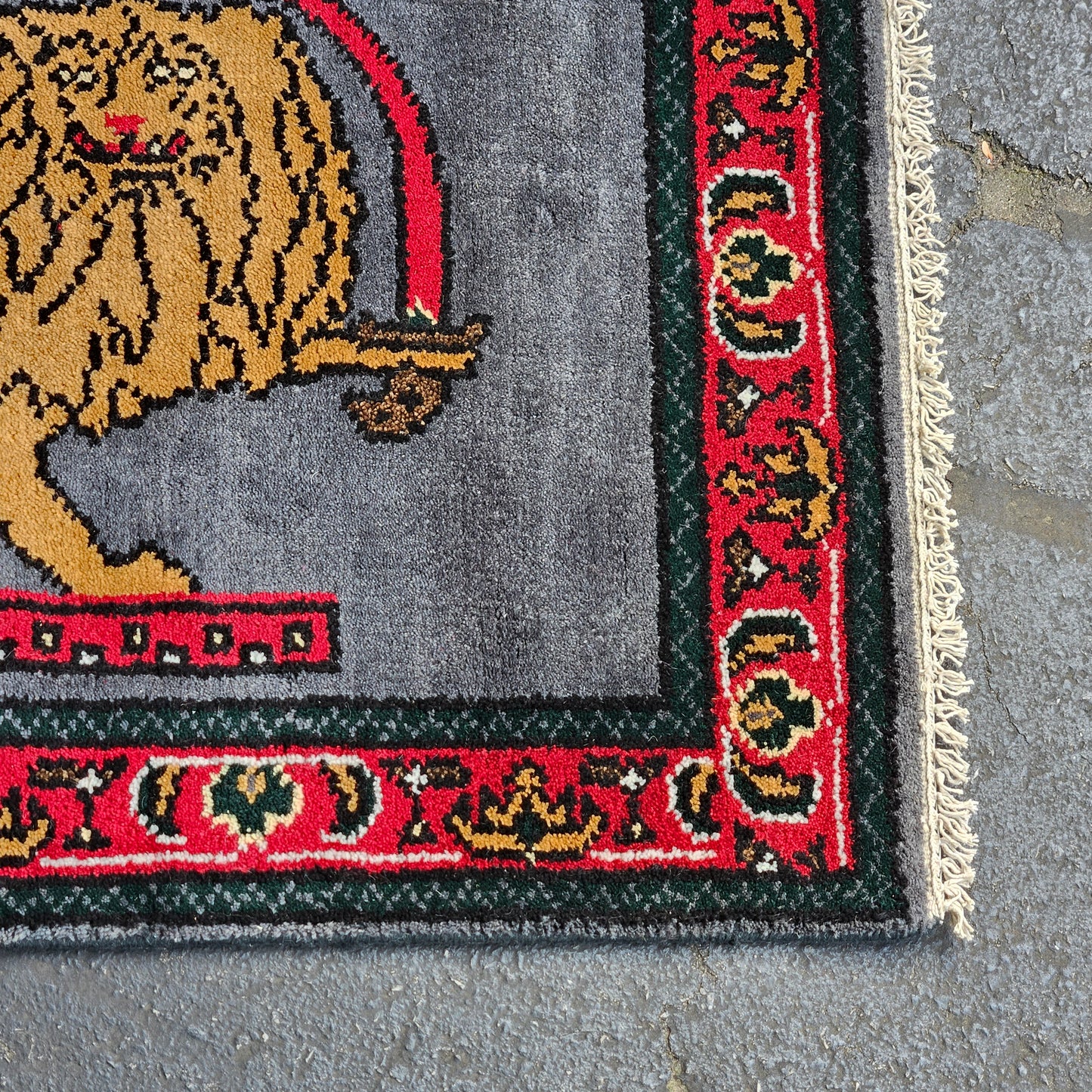 Pectoral Lion with Sword Hand Knotted 100% Wool Rug / Carpet 3' x 5'