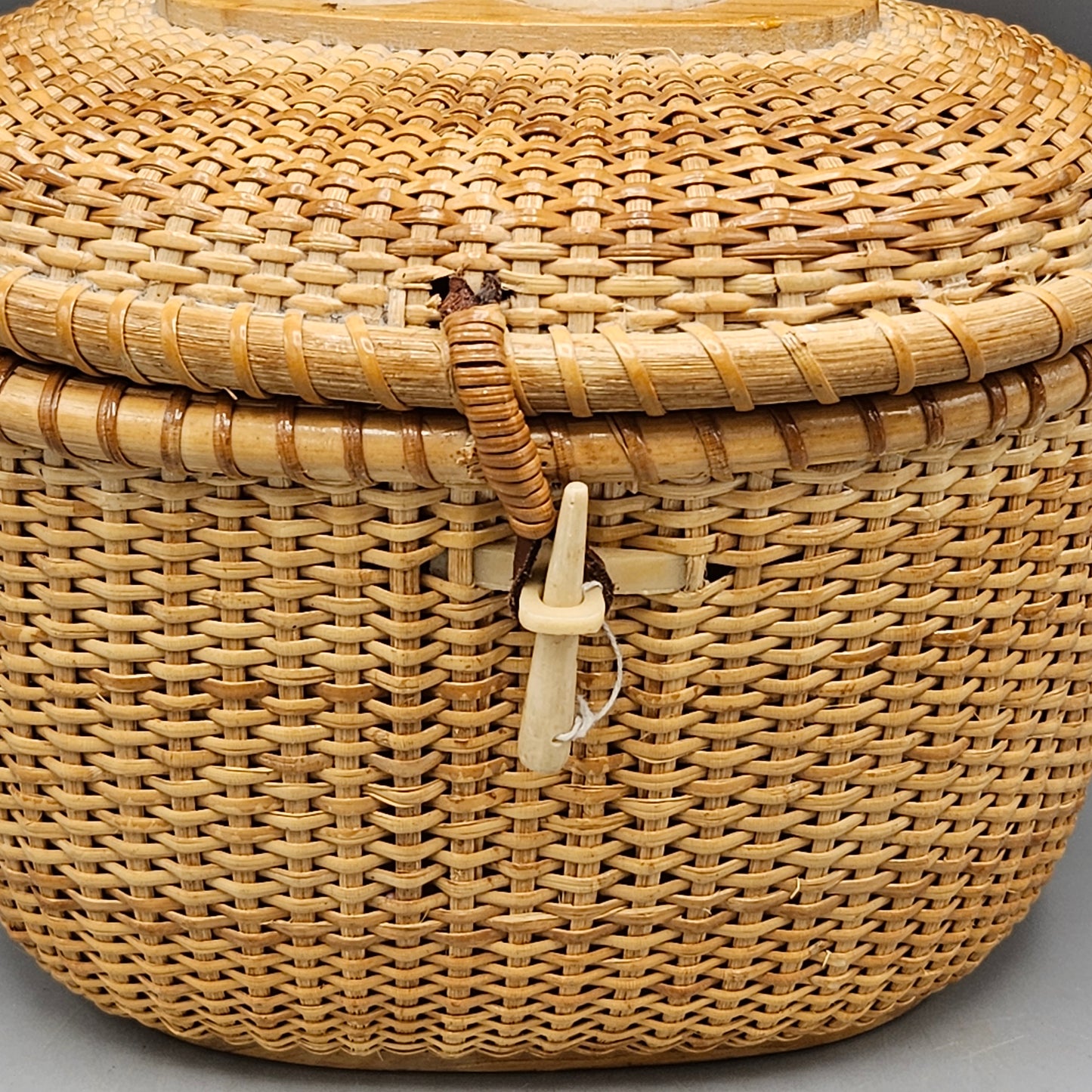 Vintage Nantucket Lightship Basket with 2 Scrimshaw Shells