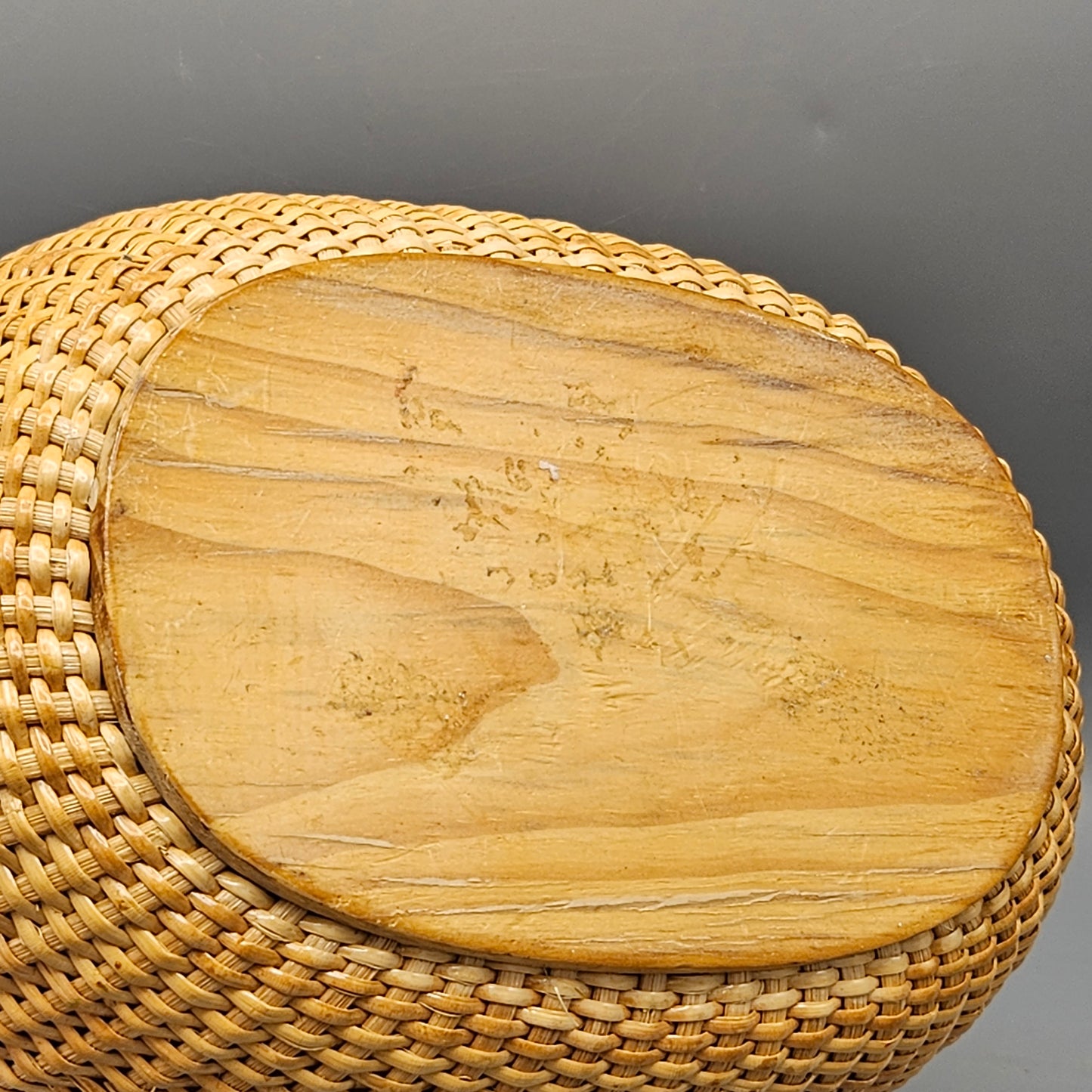 Vintage Nantucket Lightship Basket with 2 Scrimshaw Shells