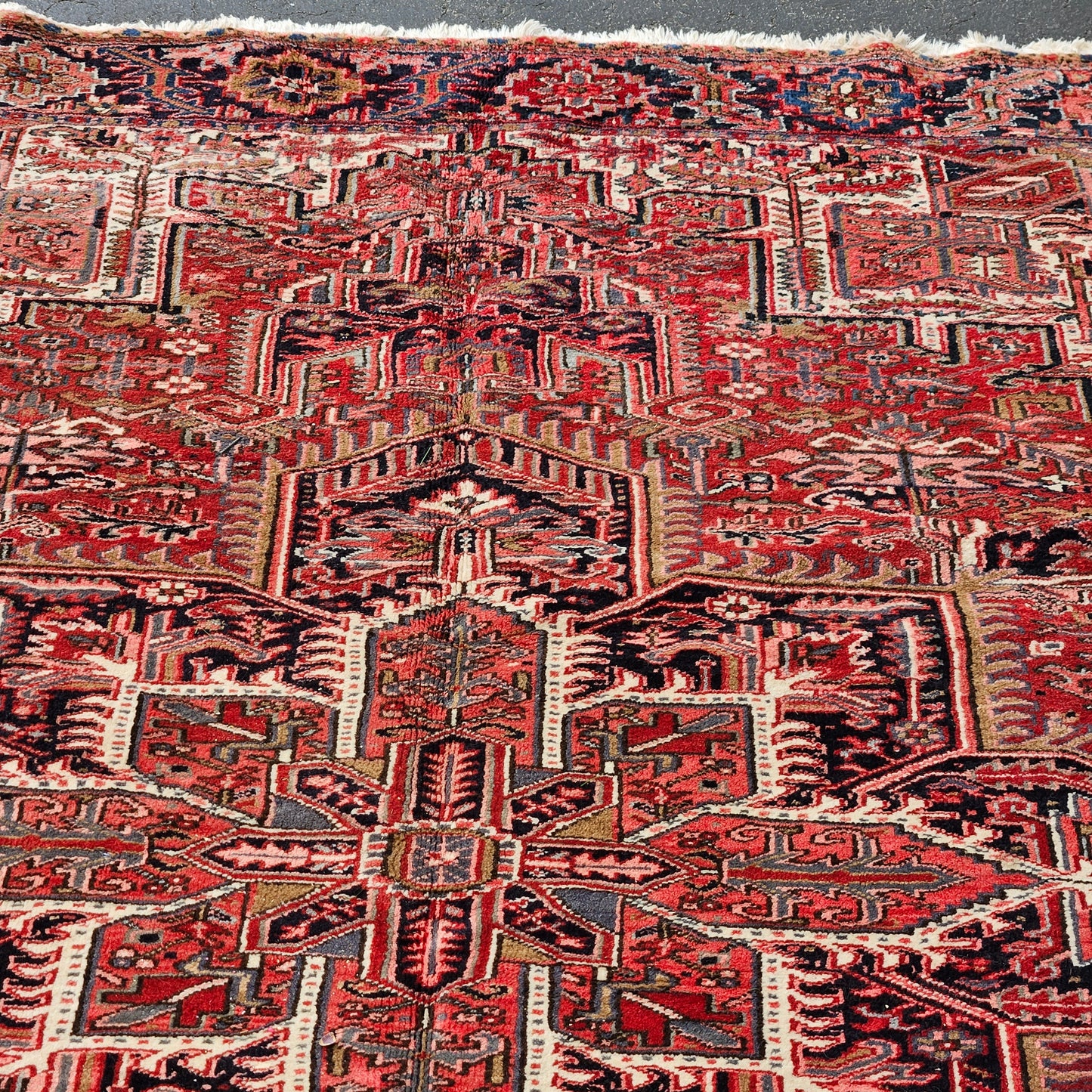 Beautiful Vintage Room Size Heriz Rug / Carpet - 8' 6" x 11"