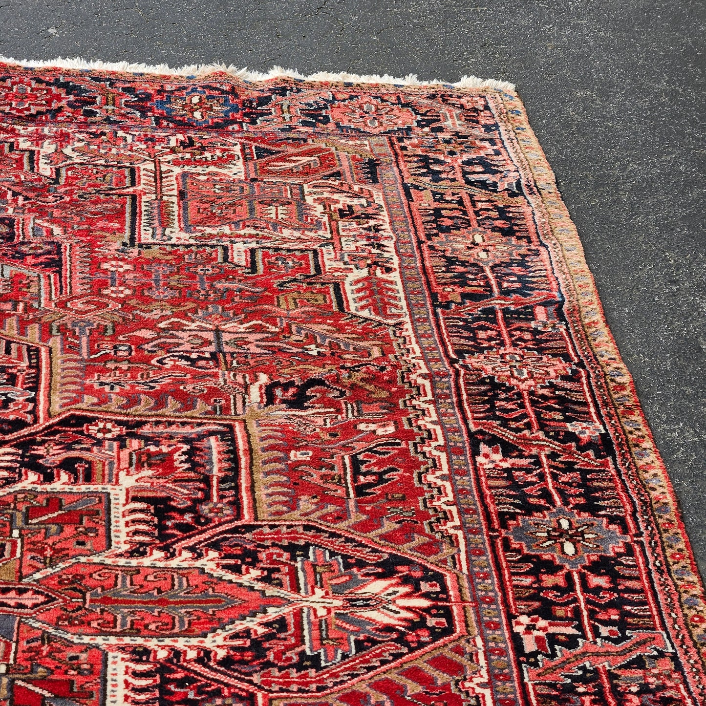 Beautiful Vintage Room Size Heriz Rug / Carpet - 8' 6" x 11"
