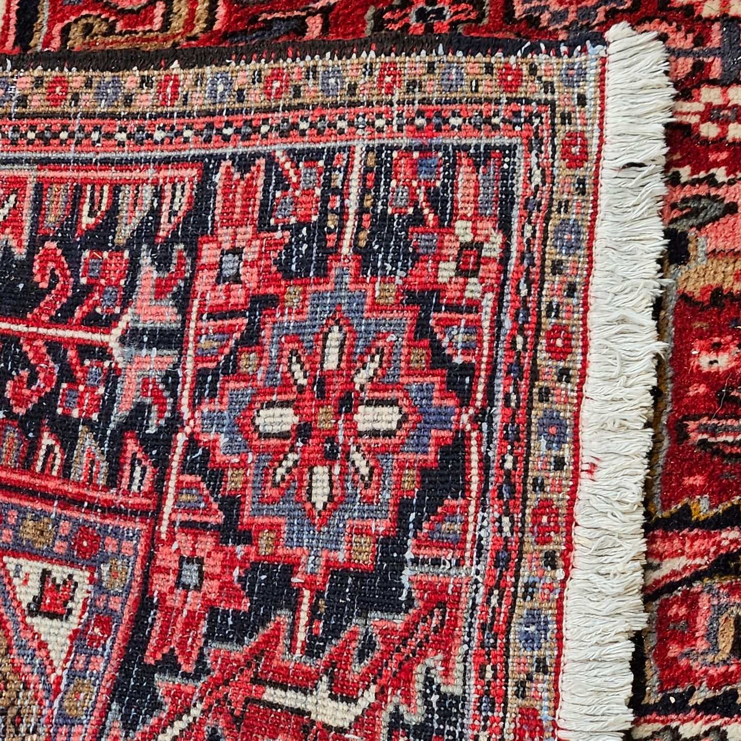 Beautiful Vintage Room Size Heriz Rug / Carpet - 8' 6" x 11"
