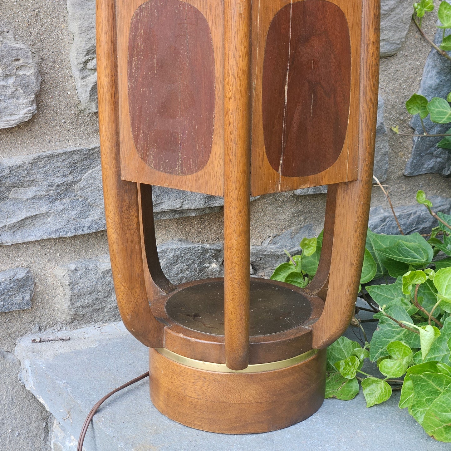 MCM Wooden Table Lamp - Modern Design