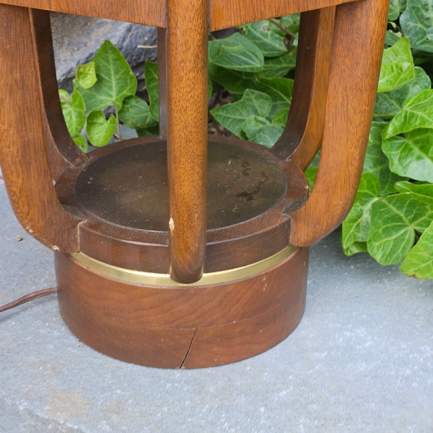 MCM Wooden Table Lamp - Modern Design