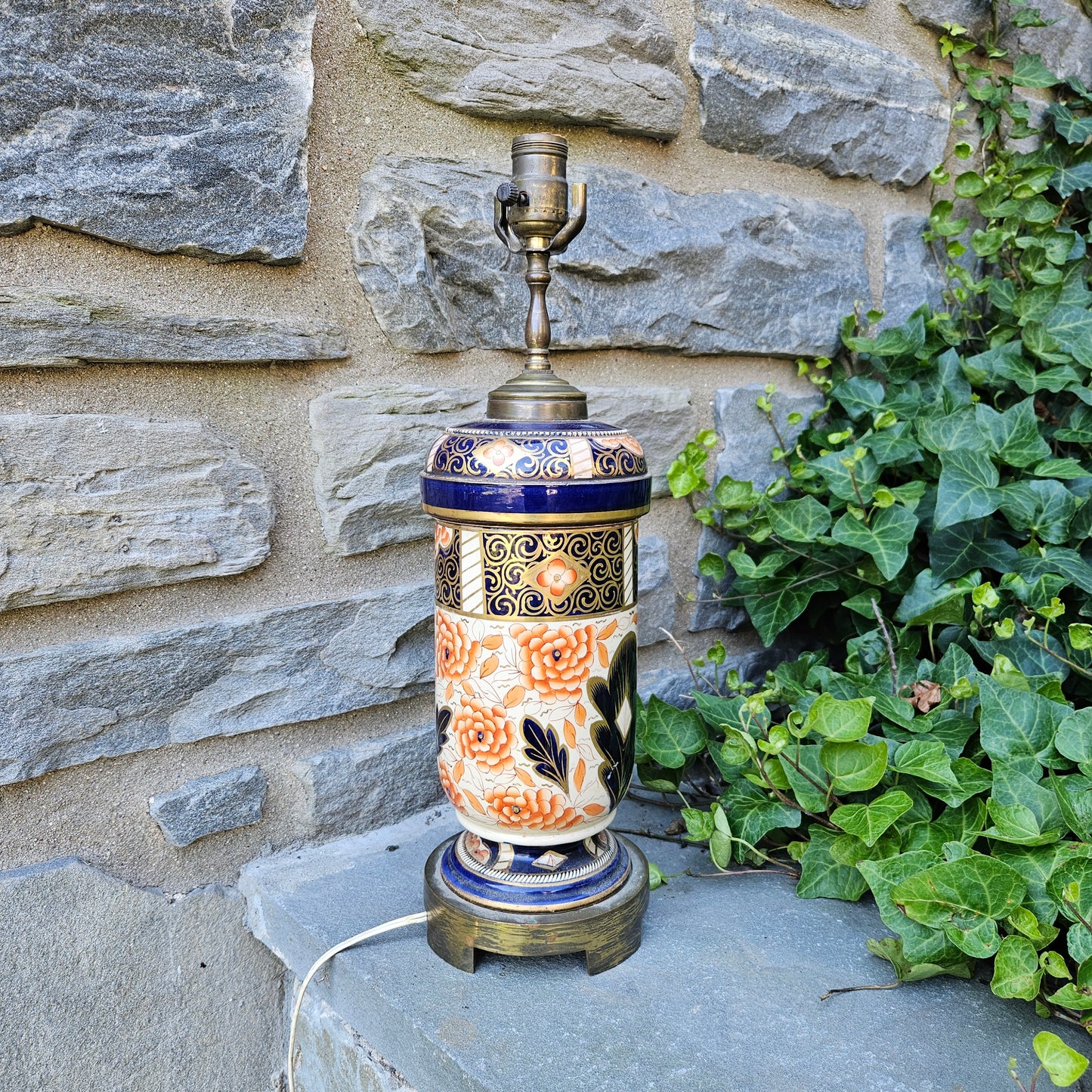 Stunning Heavy Antique Imari Porcelain Table Lamp