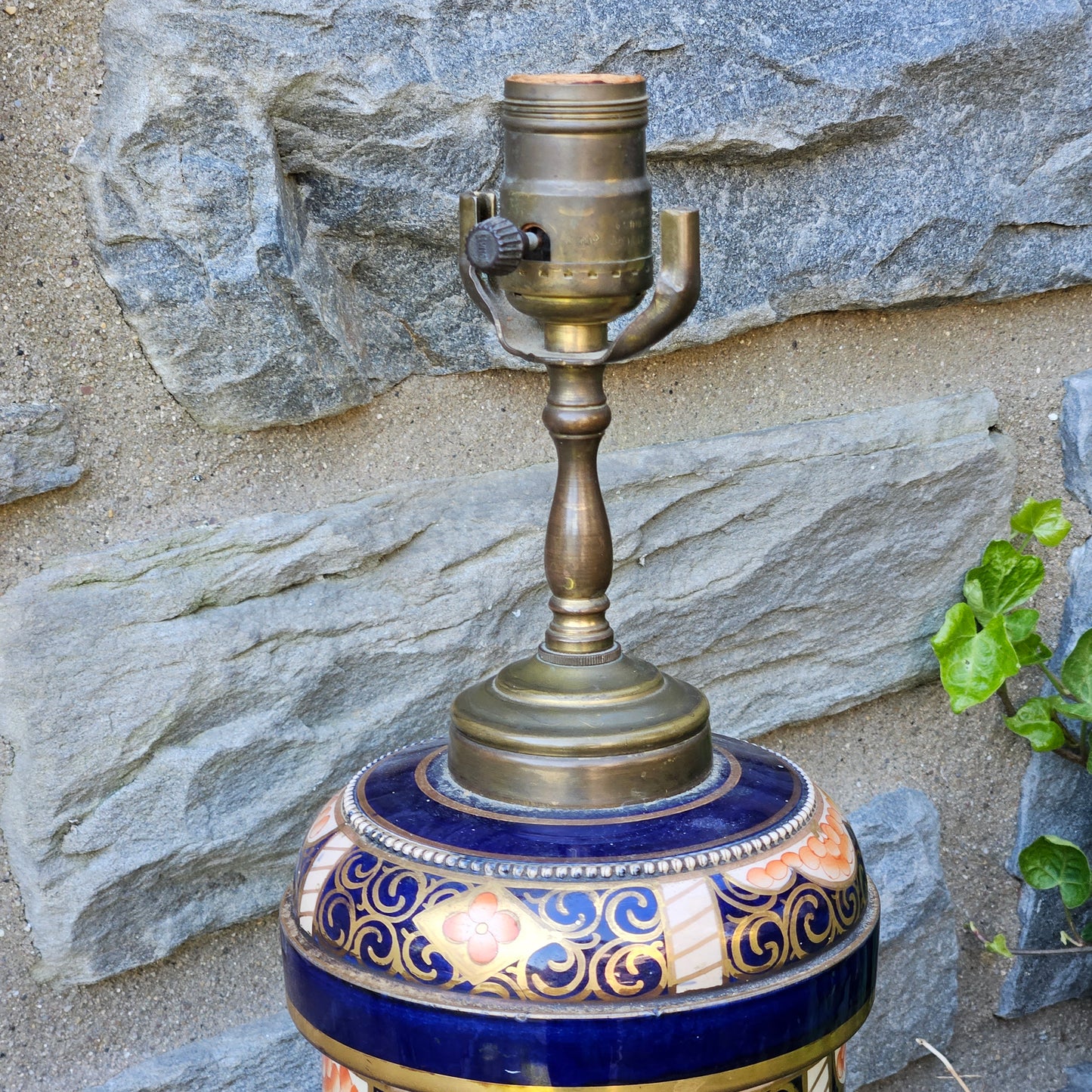 Stunning Heavy Antique Imari Porcelain Table Lamp