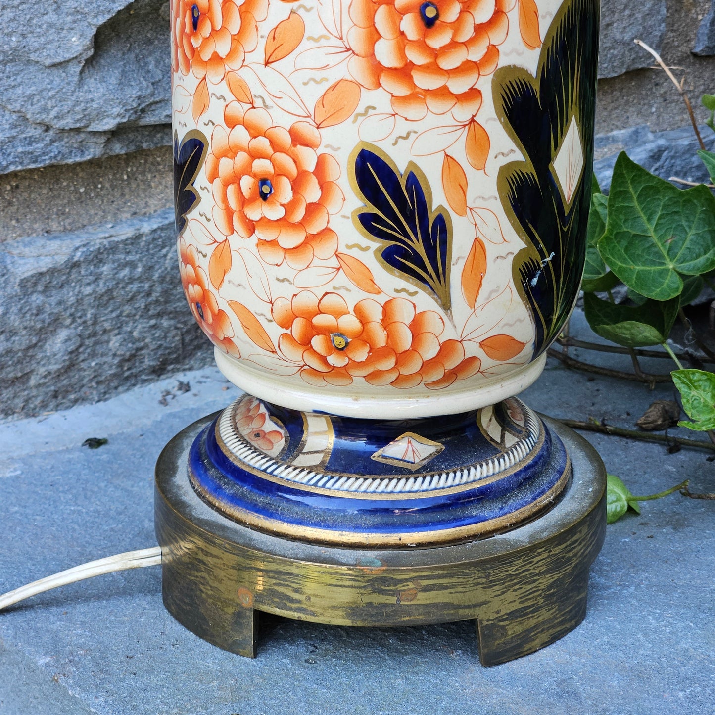 Stunning Heavy Antique Imari Porcelain Table Lamp