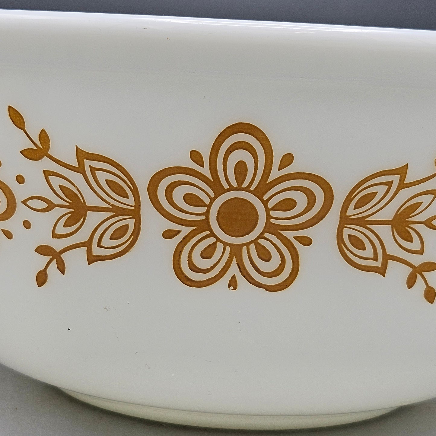 Pyrex 4 Quart Butterfly Gold Bowl Pattern 404