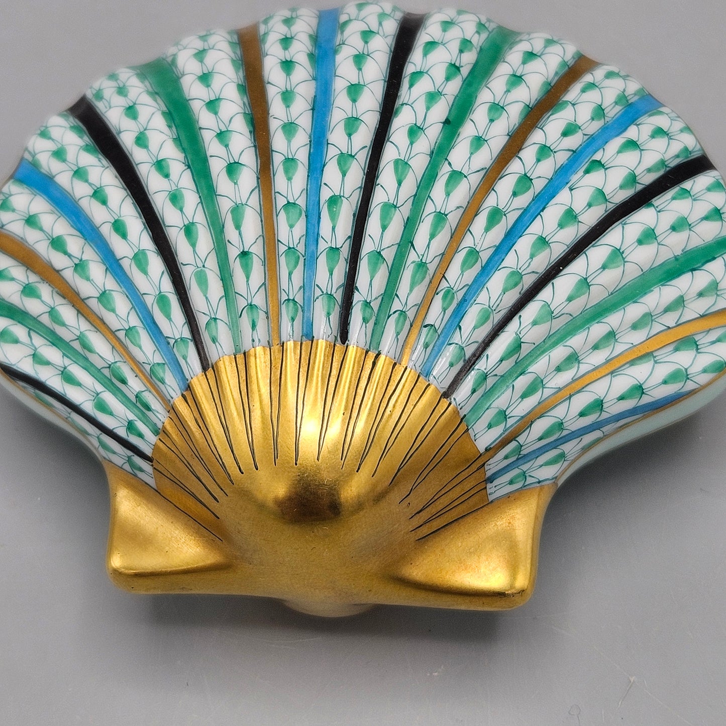Vintage Herend Fishnet Seashell Scallop Figurine