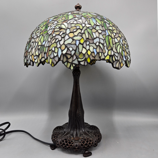 Beautiful Dale Tiffany Lamp with Stained Glass Shade Porto Wisteria