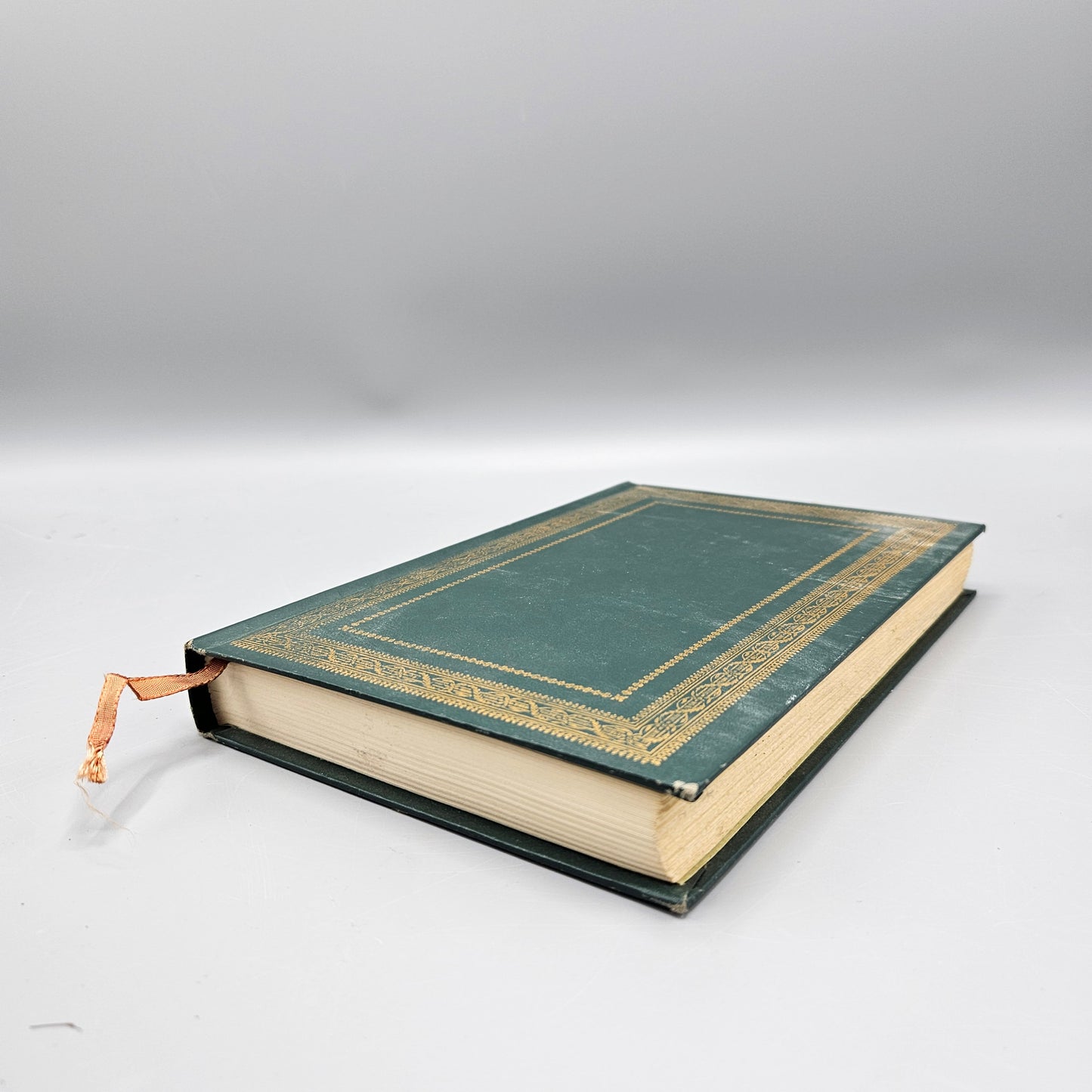Book - Oscar Wilde The Picture of Dorian Gray International Collectors Library