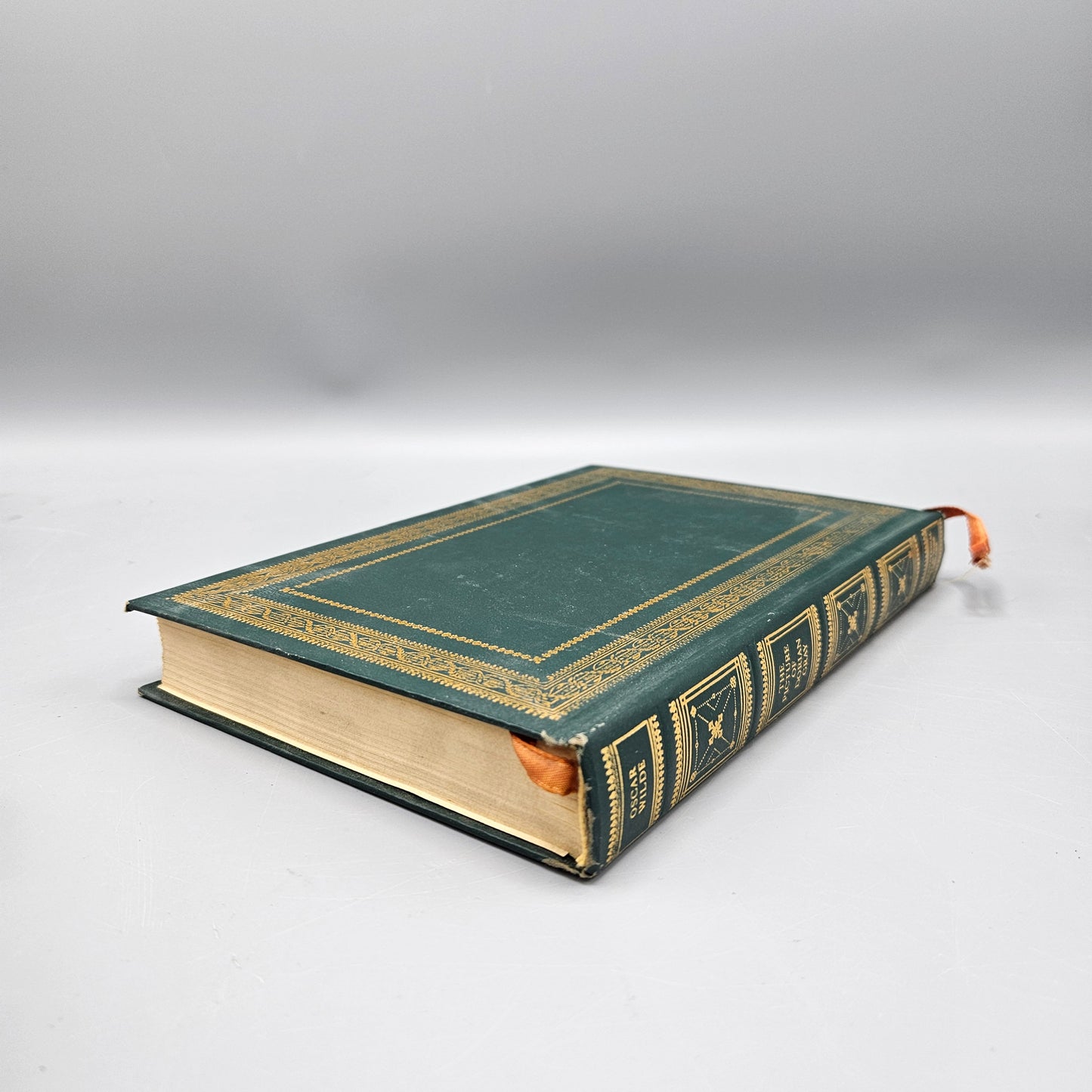Book - Oscar Wilde The Picture of Dorian Gray International Collectors Library