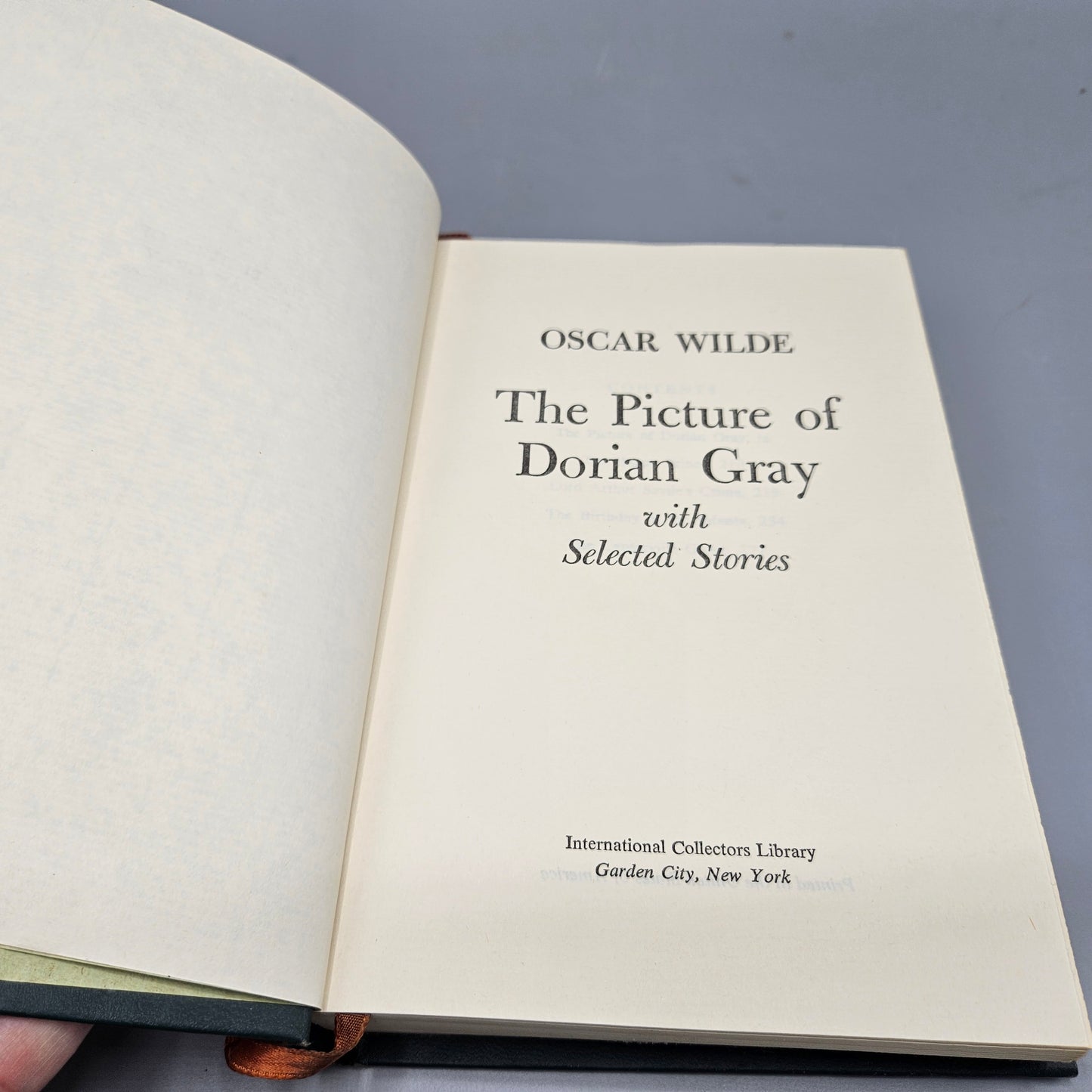 Book - Oscar Wilde The Picture of Dorian Gray International Collectors Library