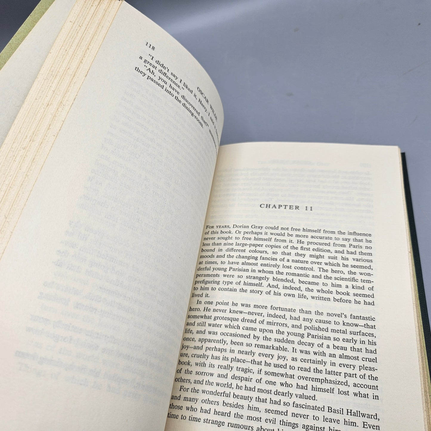 Book - Oscar Wilde The Picture of Dorian Gray International Collectors Library