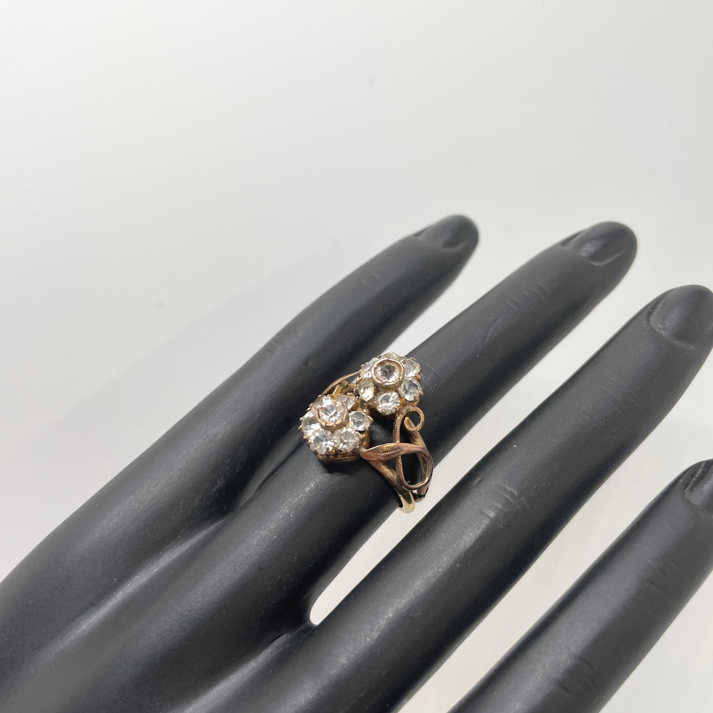 Vintage 1960s Flower Ring - Size 7.5