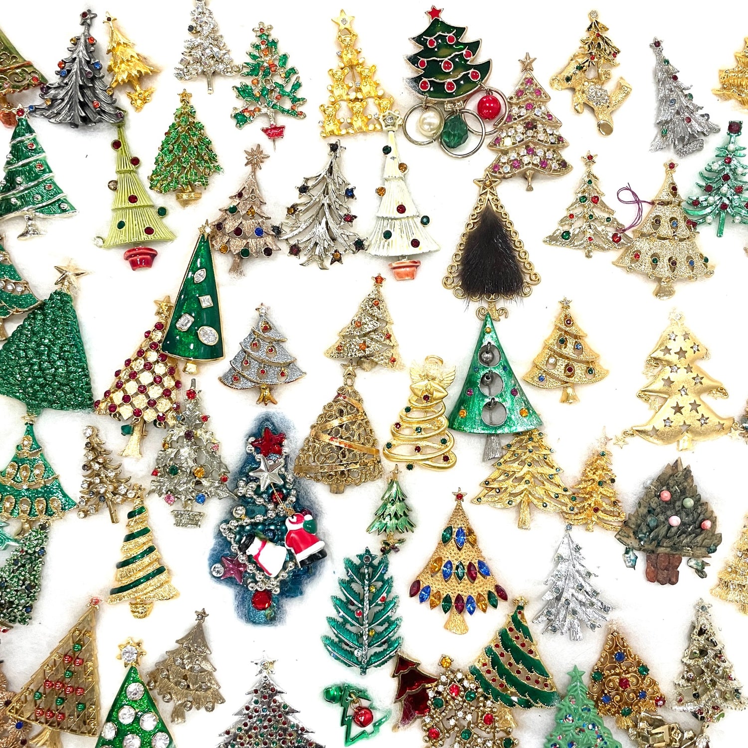 Christmas Pins & Jewelry