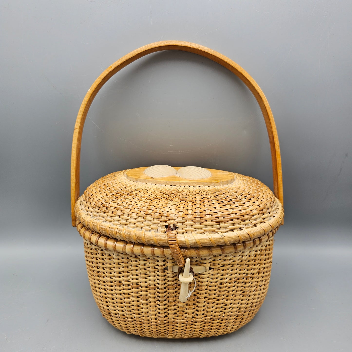 Vintage Nantucket Lightship Basket with 2 Scrimshaw Shells