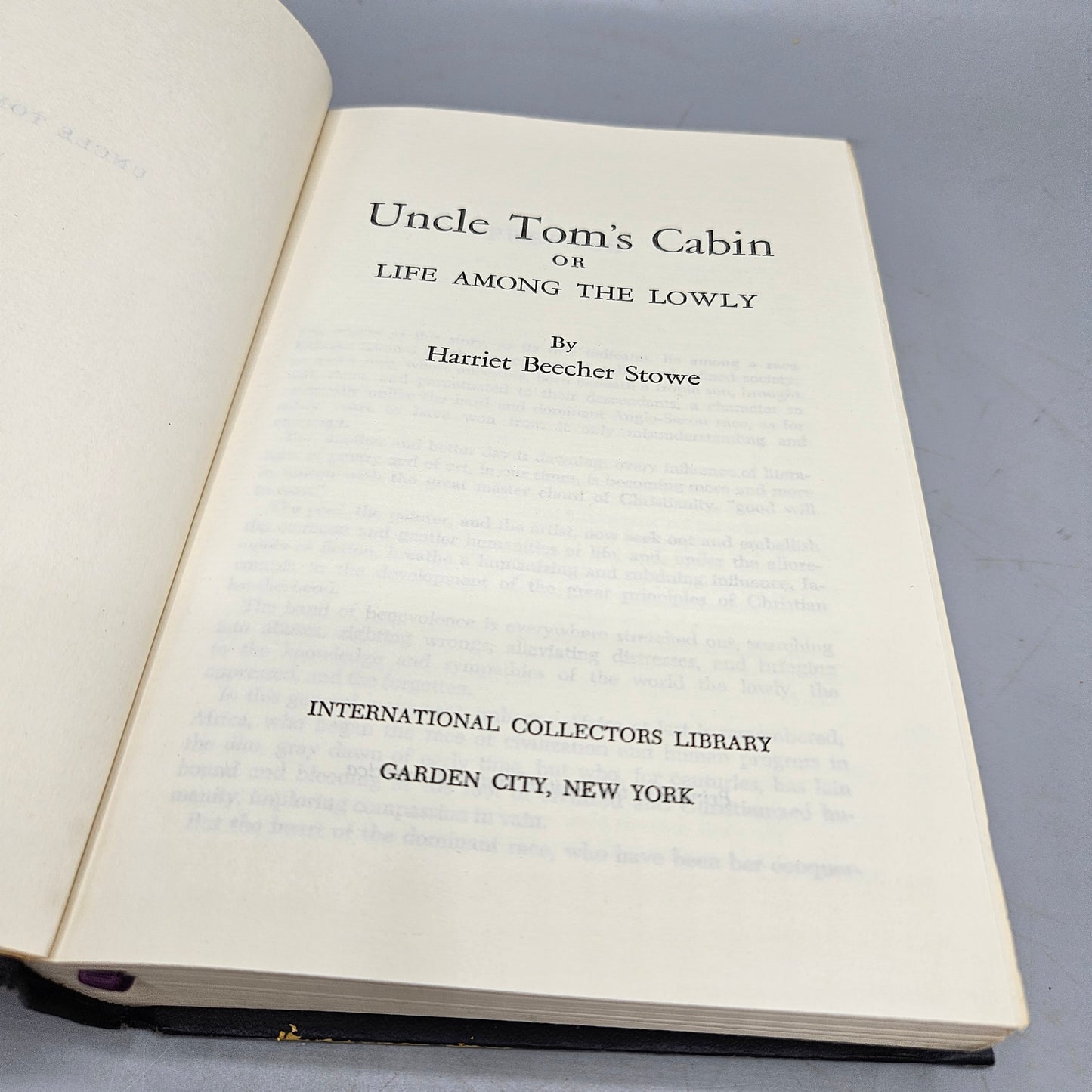 Book: International Collectors Library Uncle Tom's Cabin or Life Among the Lowly by Harriet Beecher Stowe