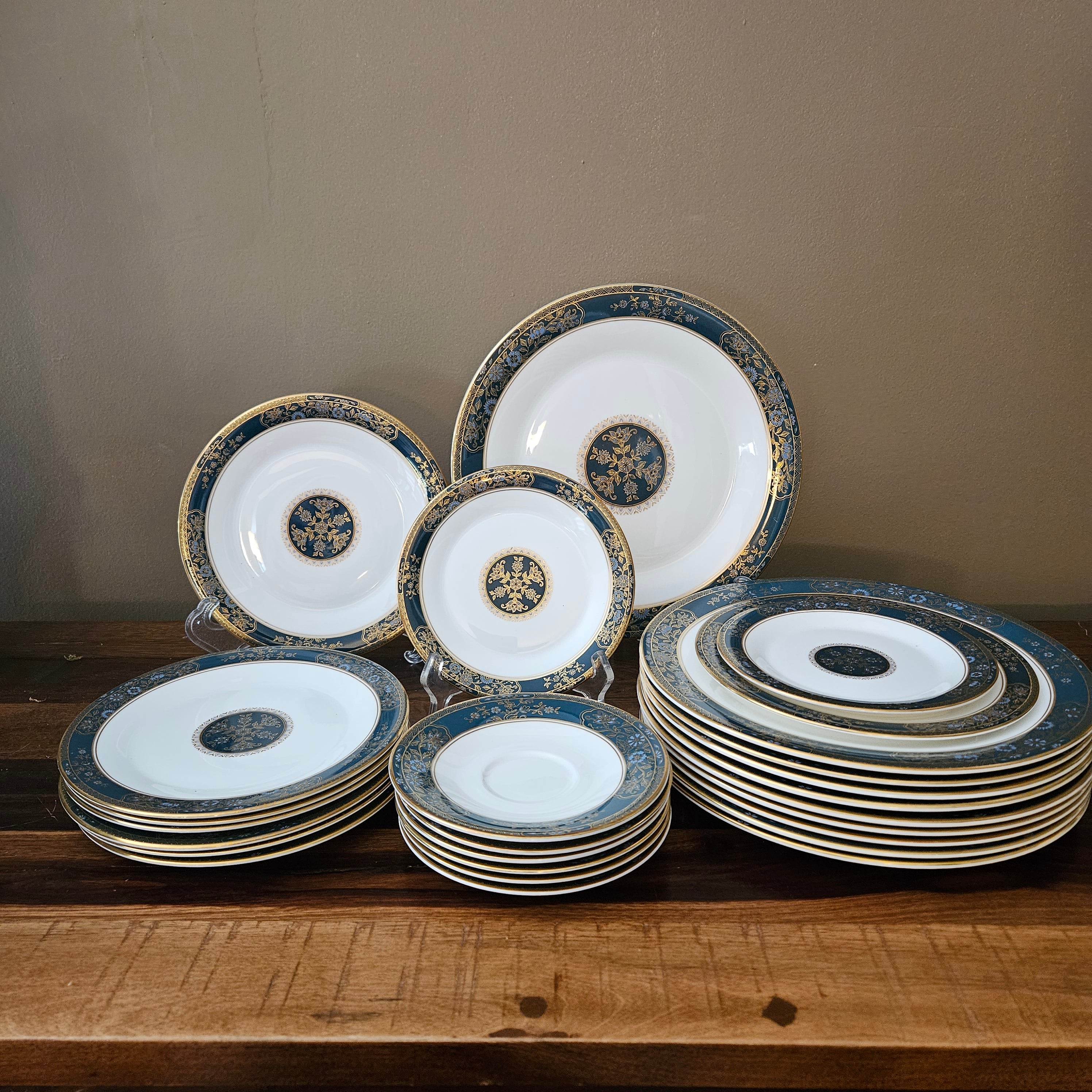 26 Piece Set of Royal Doulton Carlyle China ShopSBH