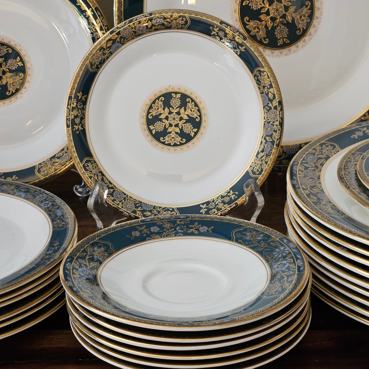 26 Piece Set of Royal Doulton Carlyle China ShopSBH