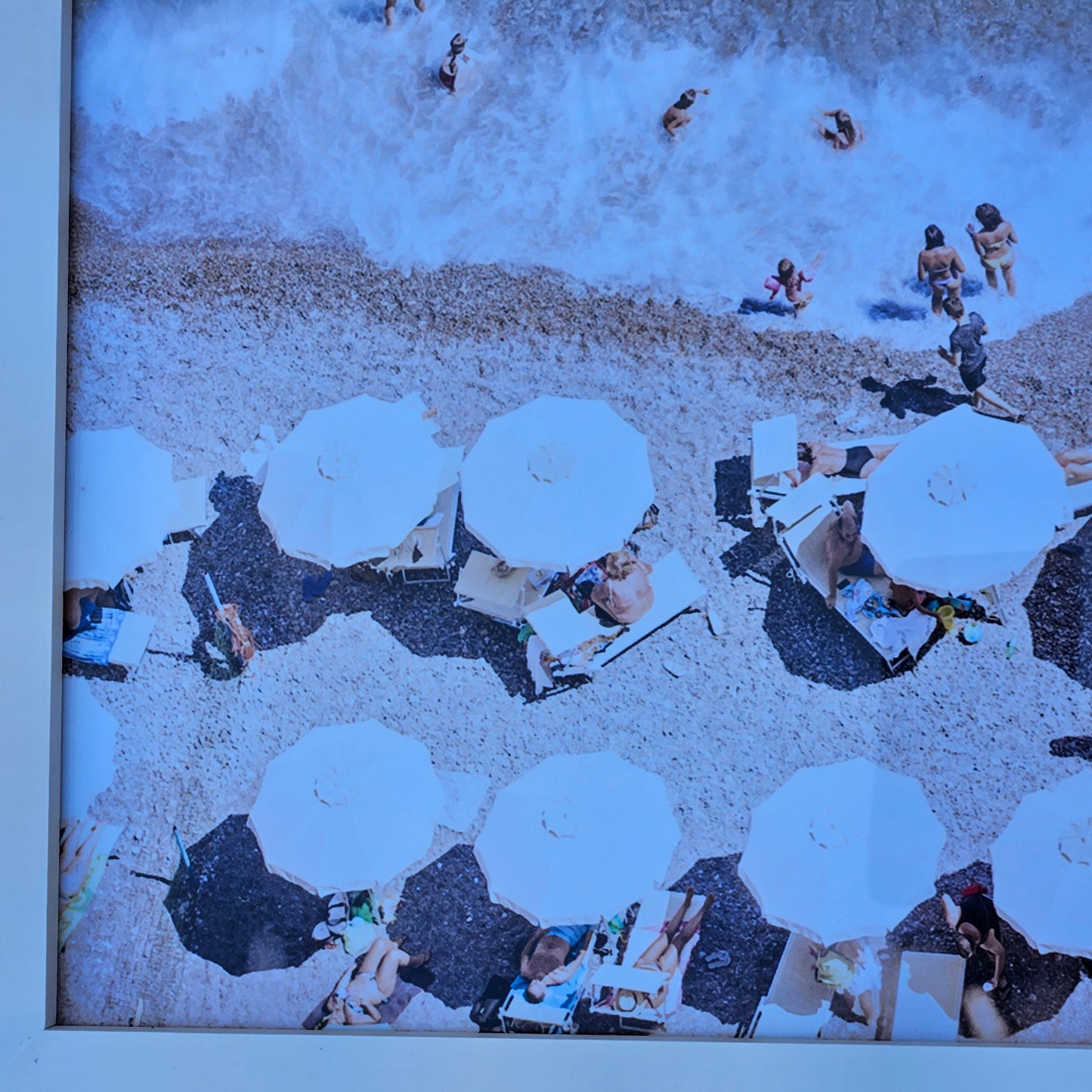 Large Photo of Beach in Frame