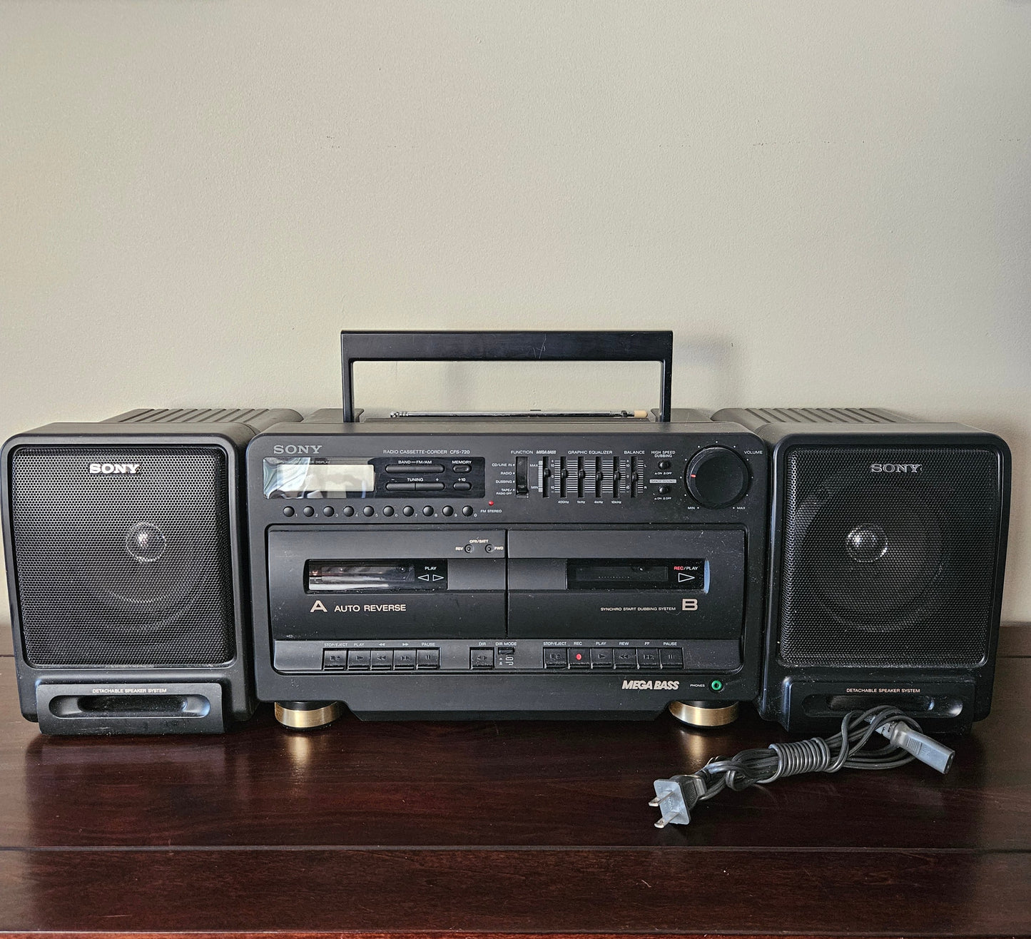 Vintage Sony Boombox CFS-720 Audio-Cassette Recorder with Detachable Speakers