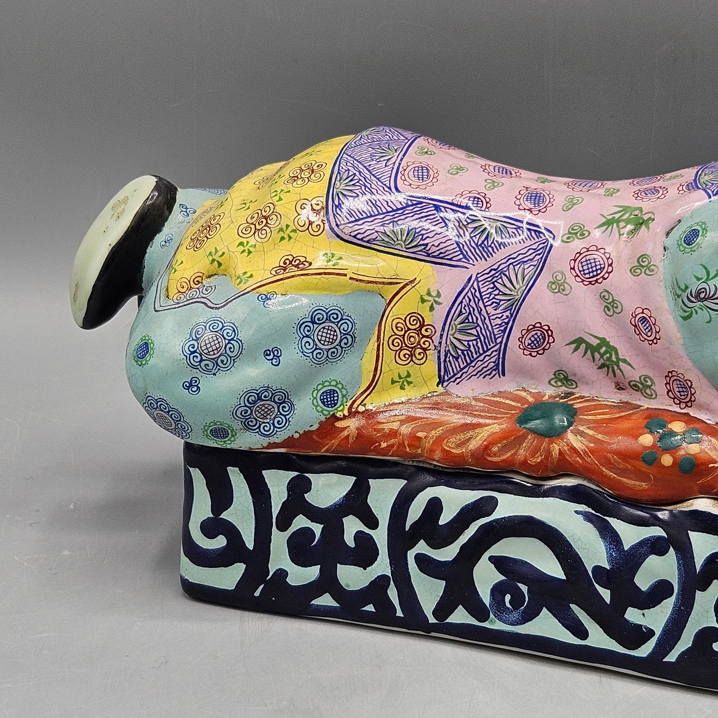 Vintage Chinoiserie Porcelian Embossed Pattern Opium Headrest Pillow Figurine Box