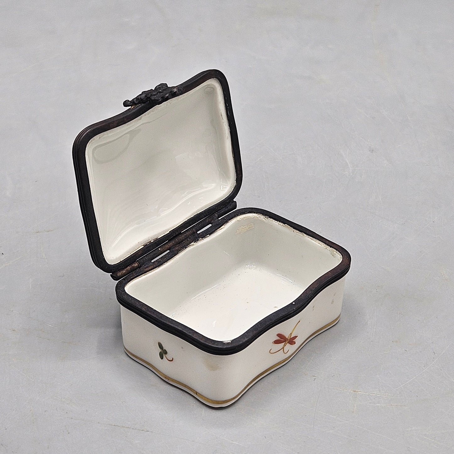 Wonderful Porcelain Trinket Box with Bird From Bermuda