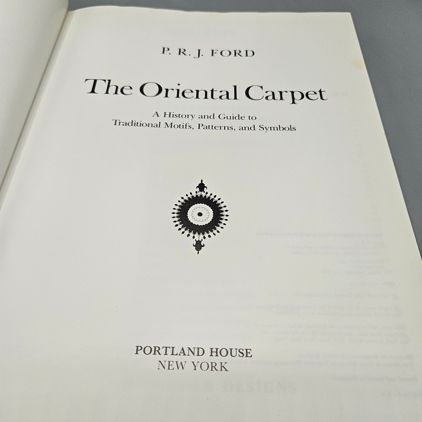 Book The Oriental Carpet A History and Guide to Traditional Motifs