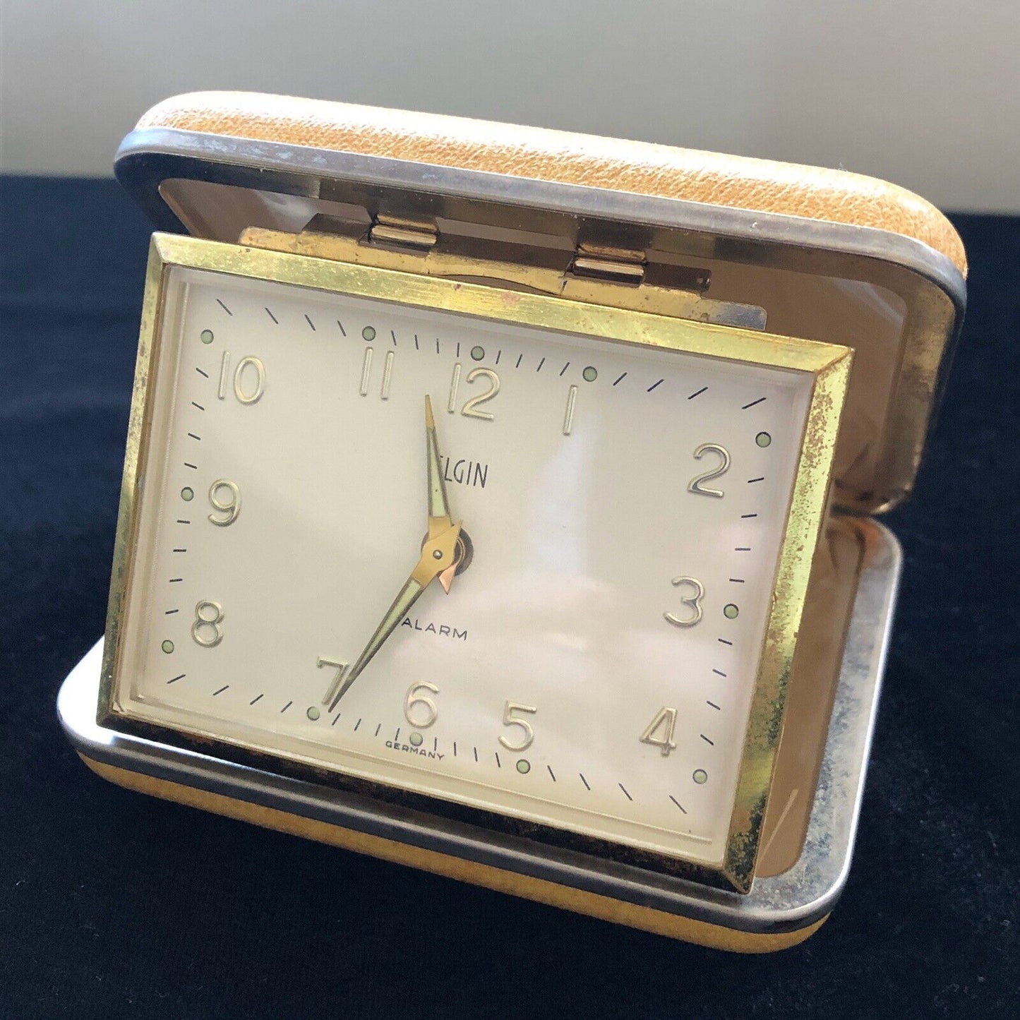 Vintage Elgin Travel Clock in Clamshell Case