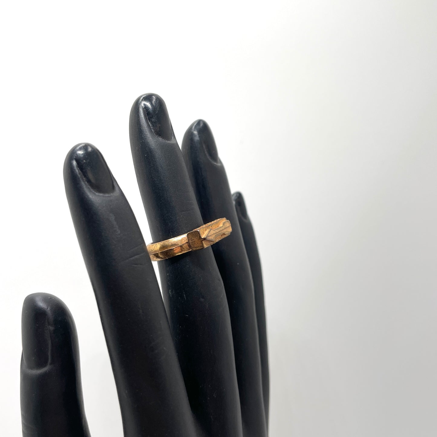Vintage "Straight As An Arrow" Ring - Size 4.5