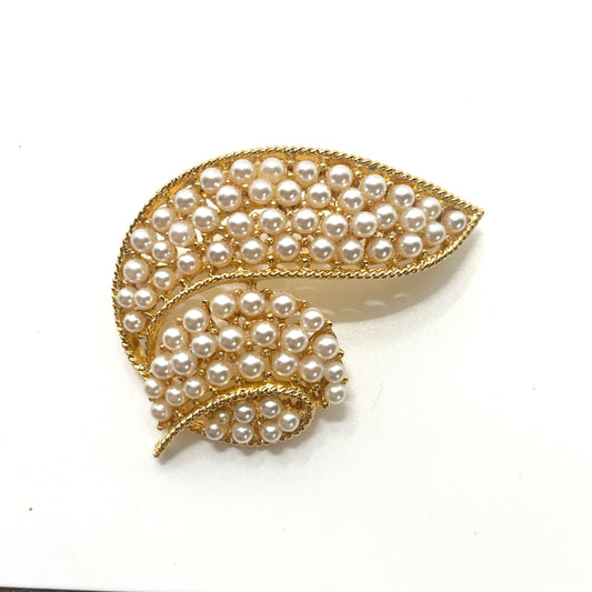 Vintage Gold & Pearl Elegant Curved Pin